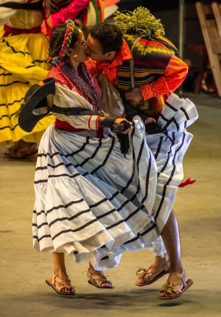 Fiesta patronal: Fiestas de San Medardo y el Ball dels Palitrocs en Benabarre, Benabarre