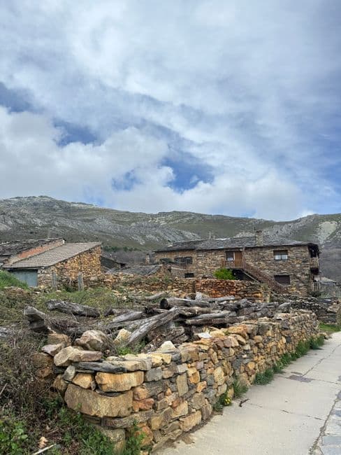 Fiesta patronal: Fiestas de Santa Beatriz y San Simplicio, la Subida a la Encomienda de Alfambra, Alfambra