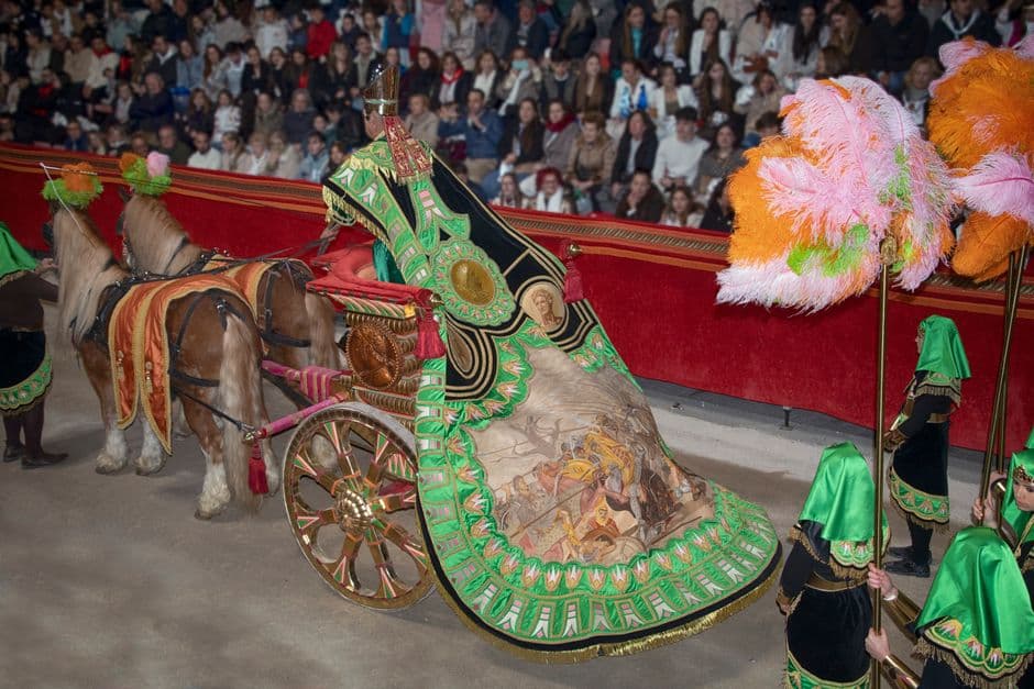 Fiesta patronal: Las Cantaderas de León, León