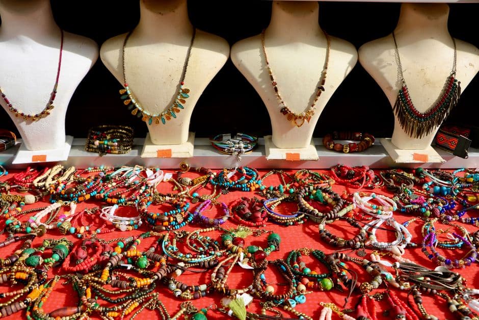 Mercadillo: Mercat Artesanal Hippy de La Mola, El Pilar de la Mola